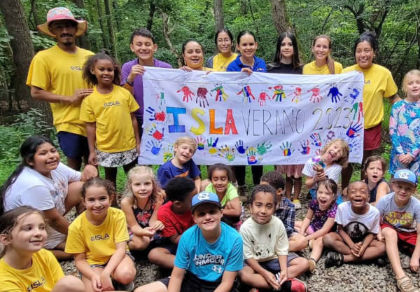 ISLA Verano counselors and campers smiling at camp