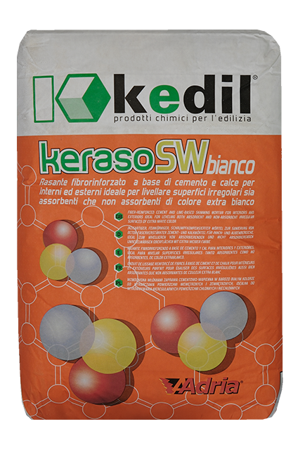 Sacchetto di intonaco Kedil Keraso SWbianco fibrorinforzato a base di cemento e calce.
