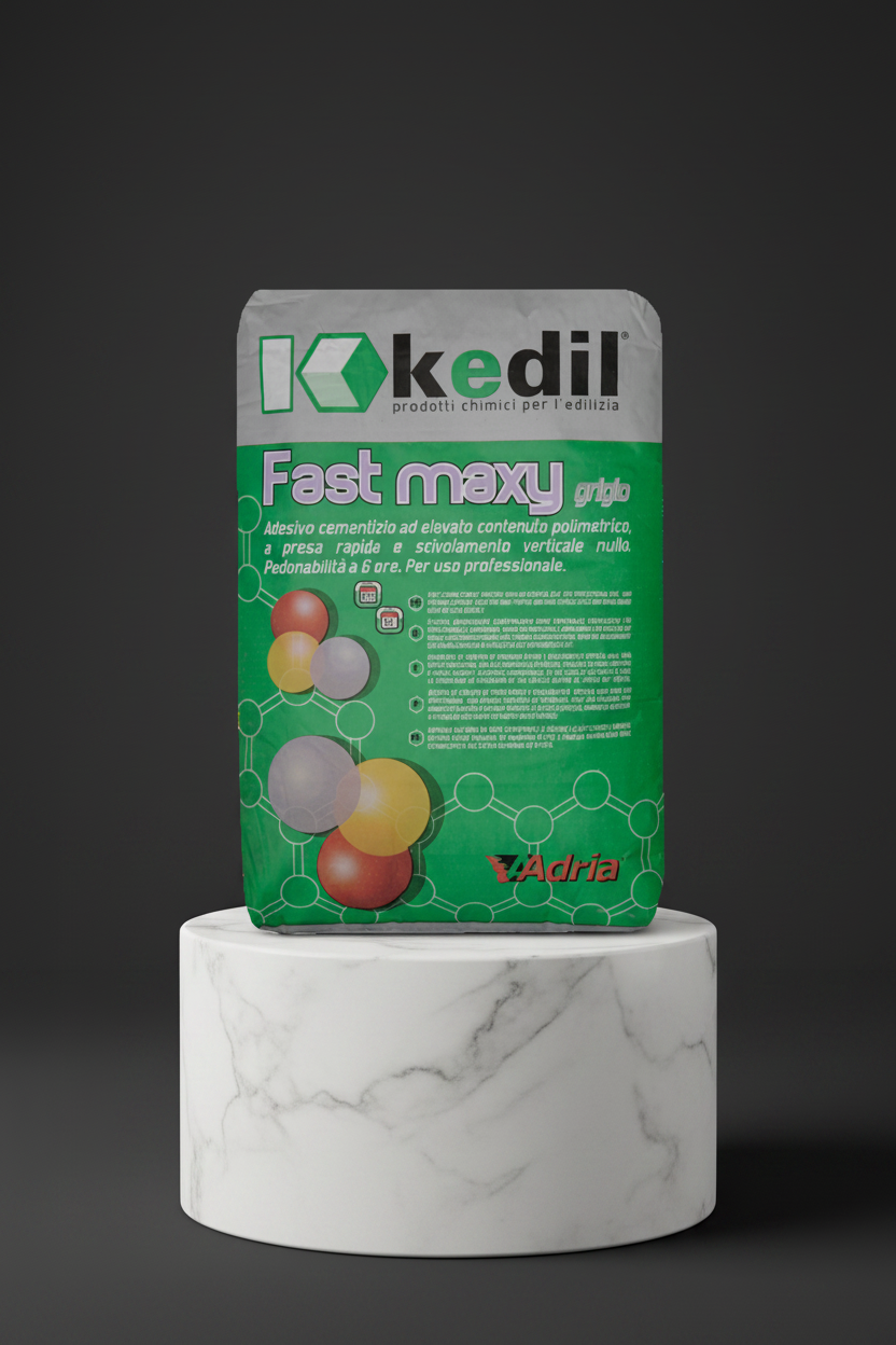 Kkedil Fast Maxy: schnell abbindender Zementkleber, ohne vertikales Abrutschen und begehbar nach 6 Stunden. Auf Marmorsockel.