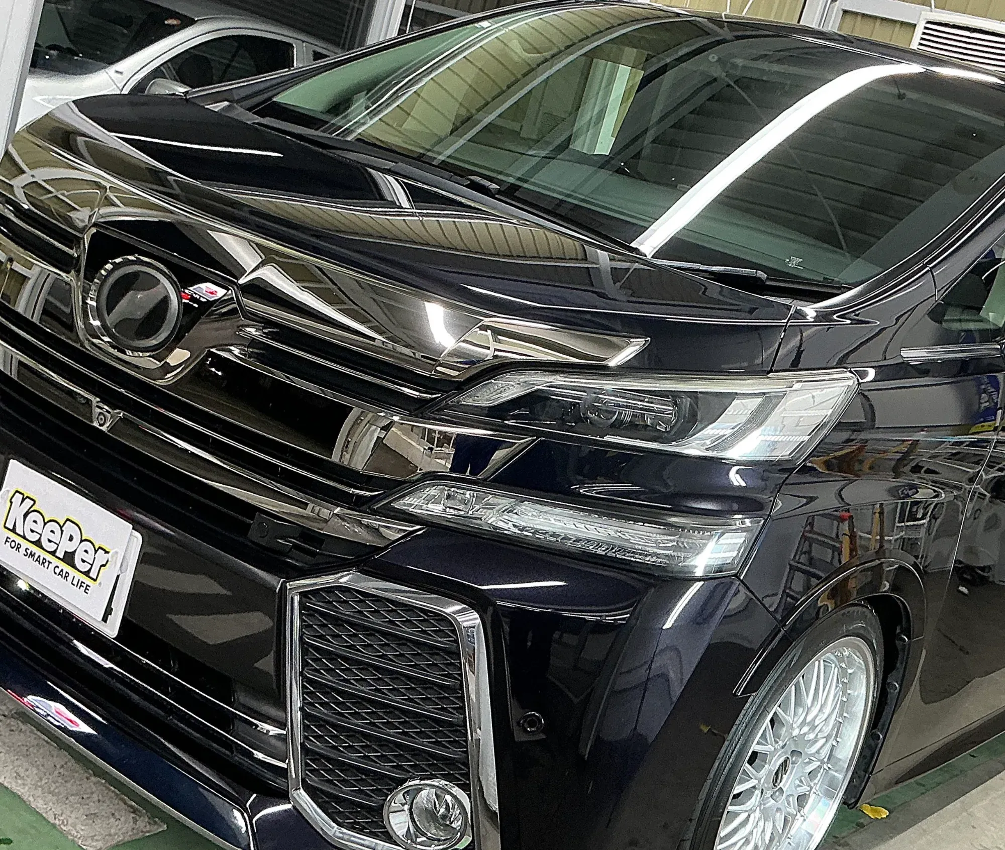 トヨタ ヴェルファイア ハイブリッドにダイヤモンドキーパーを施工、ブラック・濃色系ミニバンに輝きを