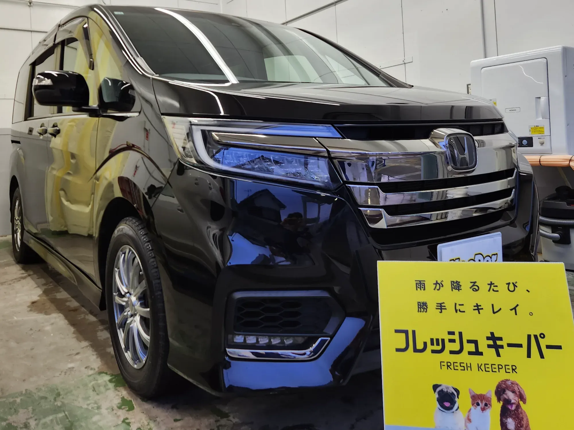 ホンダ ステップワゴンへのフレッシュキーパー施工例、ブラック・濃色系ミニバンのガラスコーティング