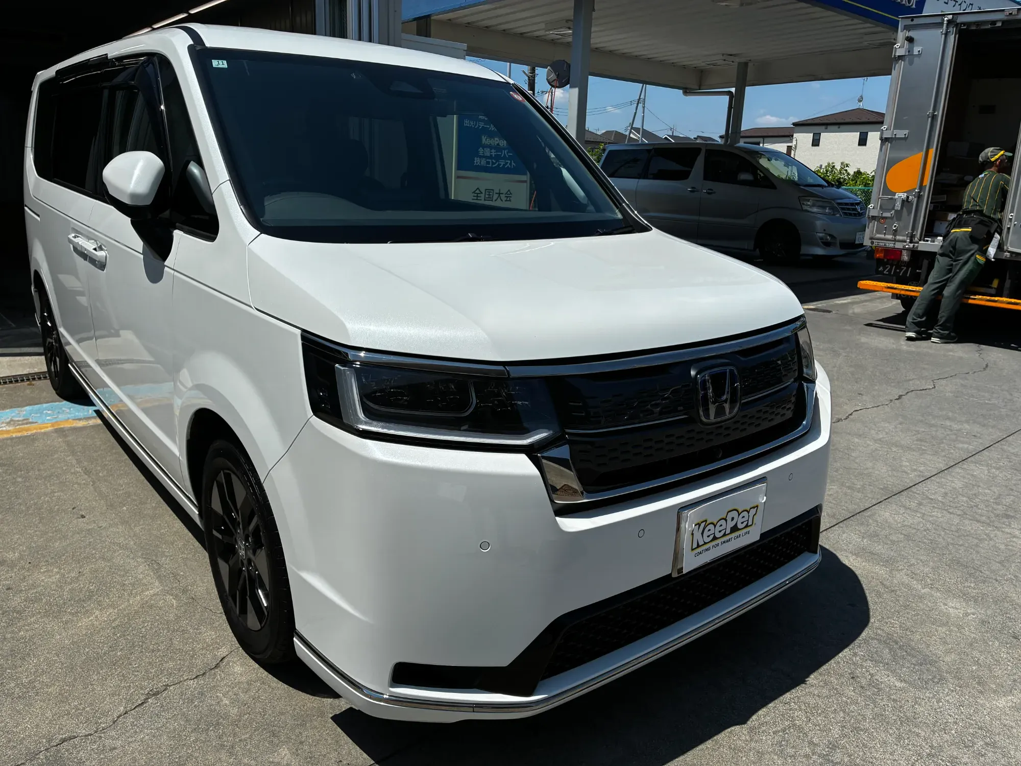 ホンダ ステップワゴンにフレッシュキーパーを施工したミニバン中古車・経年車のホワイト系ガラスコーティング事例