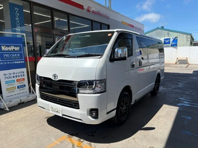 トヨタ ハイエースへのフレッシュキーパー施工事例（ミニバン、ホワイト・淡色系）