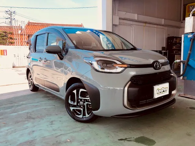 トヨタシエンタハイブリッドにダイヤⅡキーパーを施工、コンパクトカーのシルバー・グレー系ガラスコーティング事例