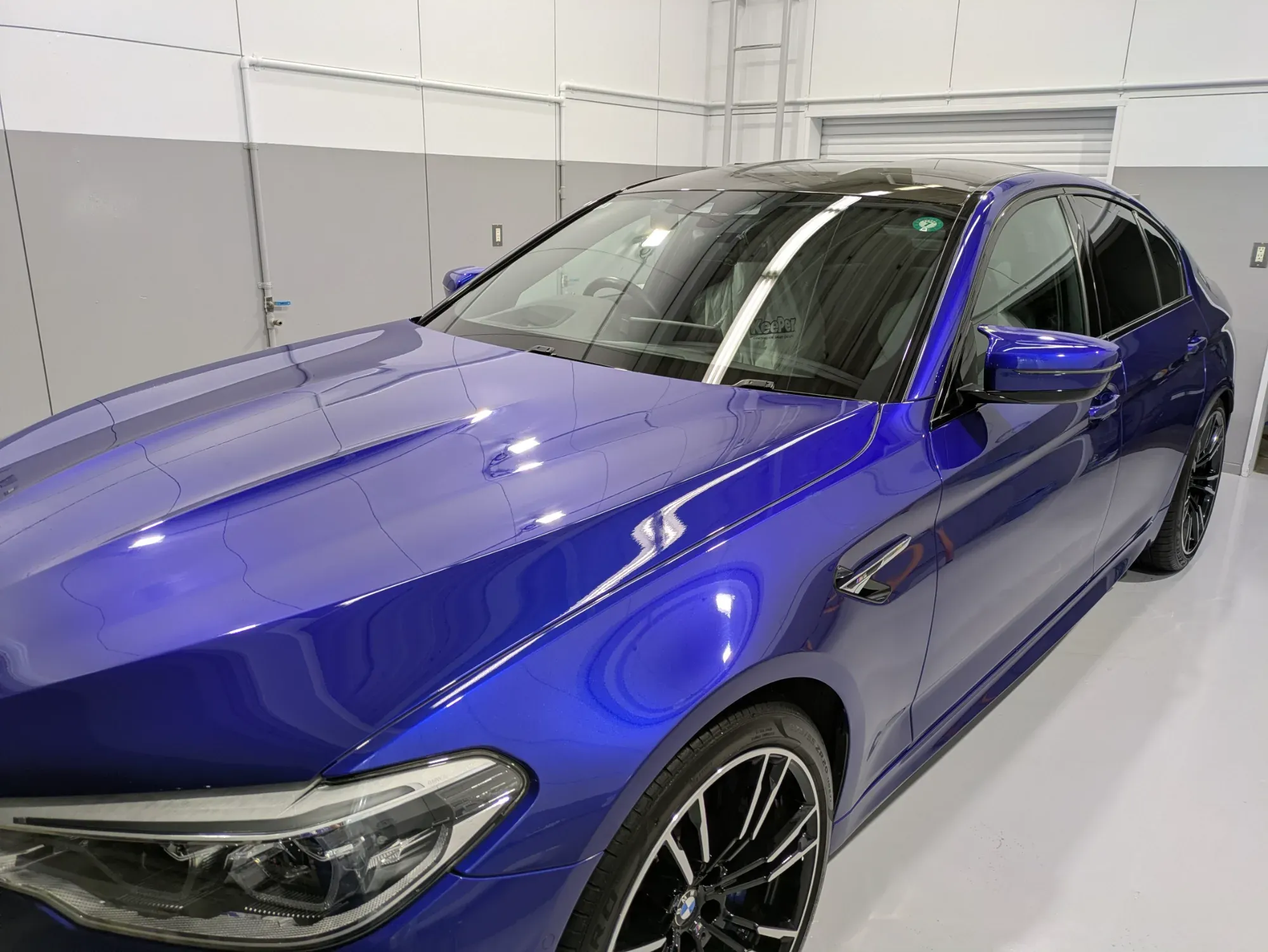 BMW M5へのフレッシュキーパー施工、セダン・その他カラーのガラスコーティング事例