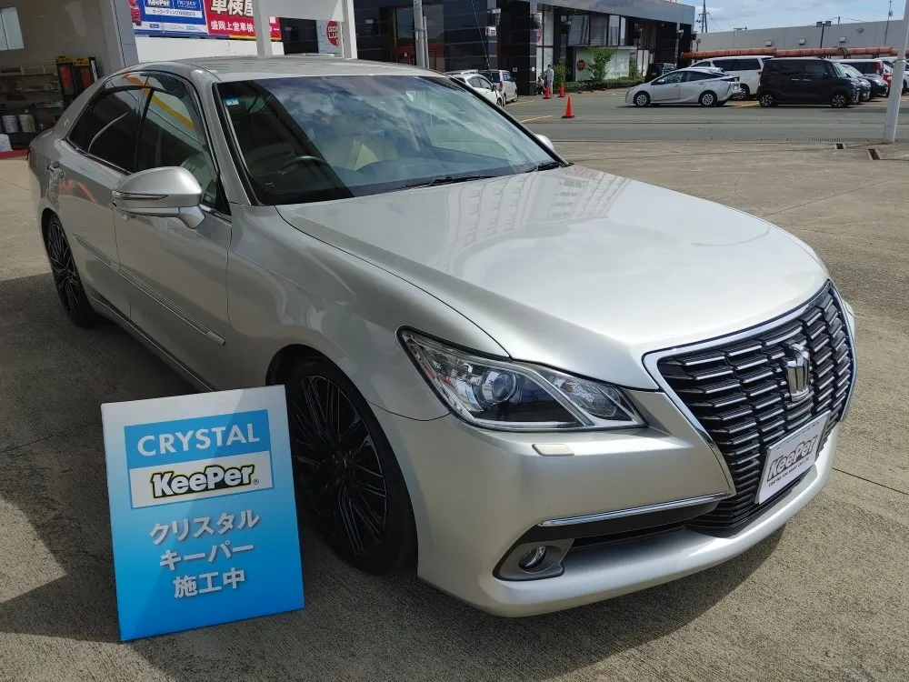 トヨタ クラウンハイブリッド クリスタルキーパー施工例 撥水仕上げ シルバーグレー系セダン中古車・経年車