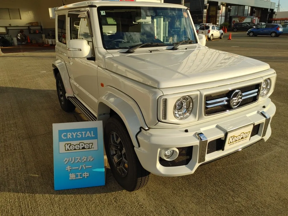 スズキ ジムニーシエラにクリスタルキーパーを施工、撥水仕上げでホワイト・淡色系SUV・クロカン中古車・経年車が美しくなった様子