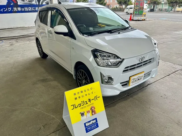 トヨタ ピクシスエポックのホワイト系中古軽自動車にフレッシュキーパーガラスコーティングを施工