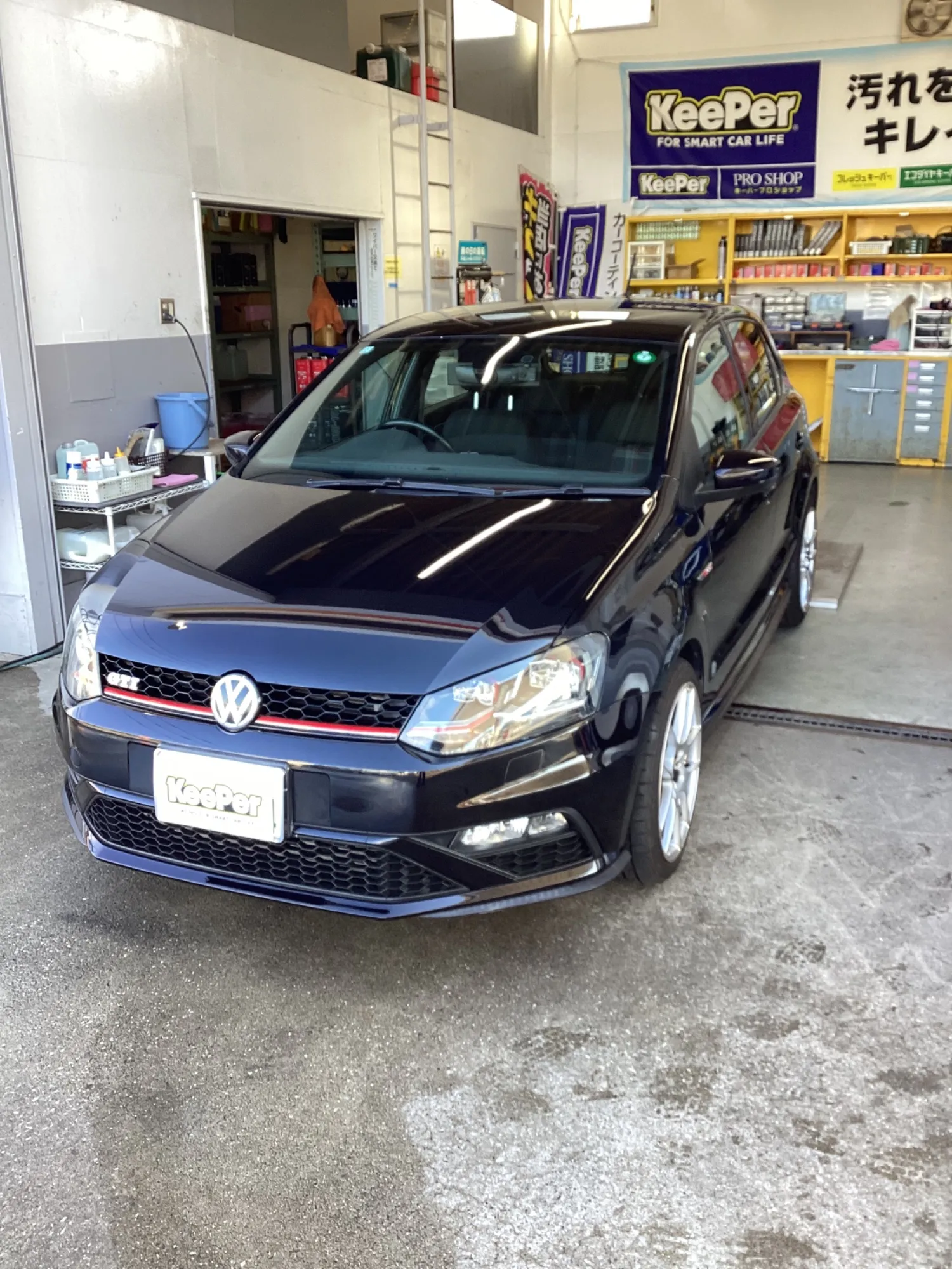 フォルクスワーゲン ゴルフRにダイヤⅡキーパープレミアム施工、ブラック中古車・経年車の傷消し研磨