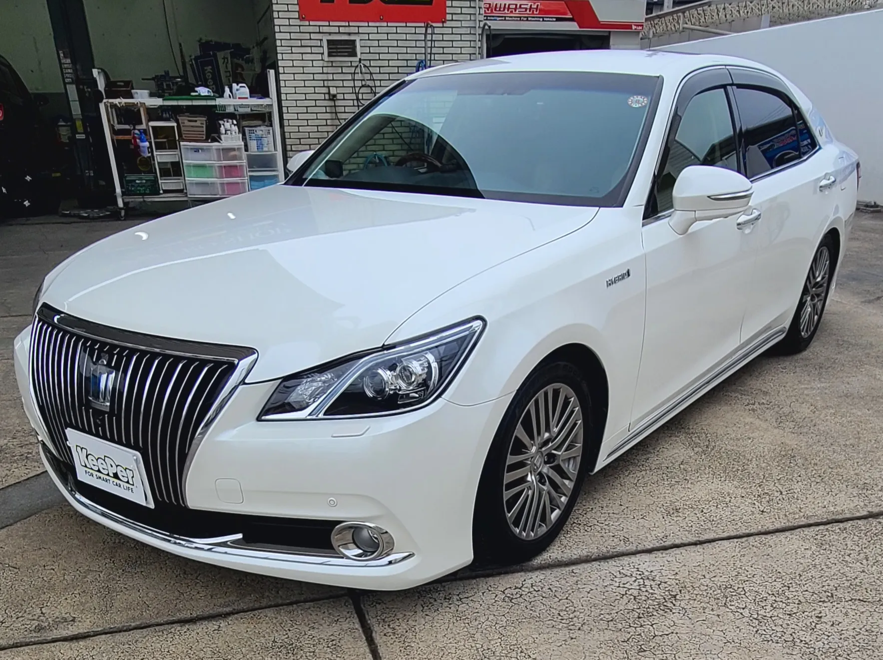 トヨタ クラウンマジェスタ ハイブリッドにダイヤⅡキーパー施工、中古・経年車の下地処理・傷消し研磨で輝き回復。