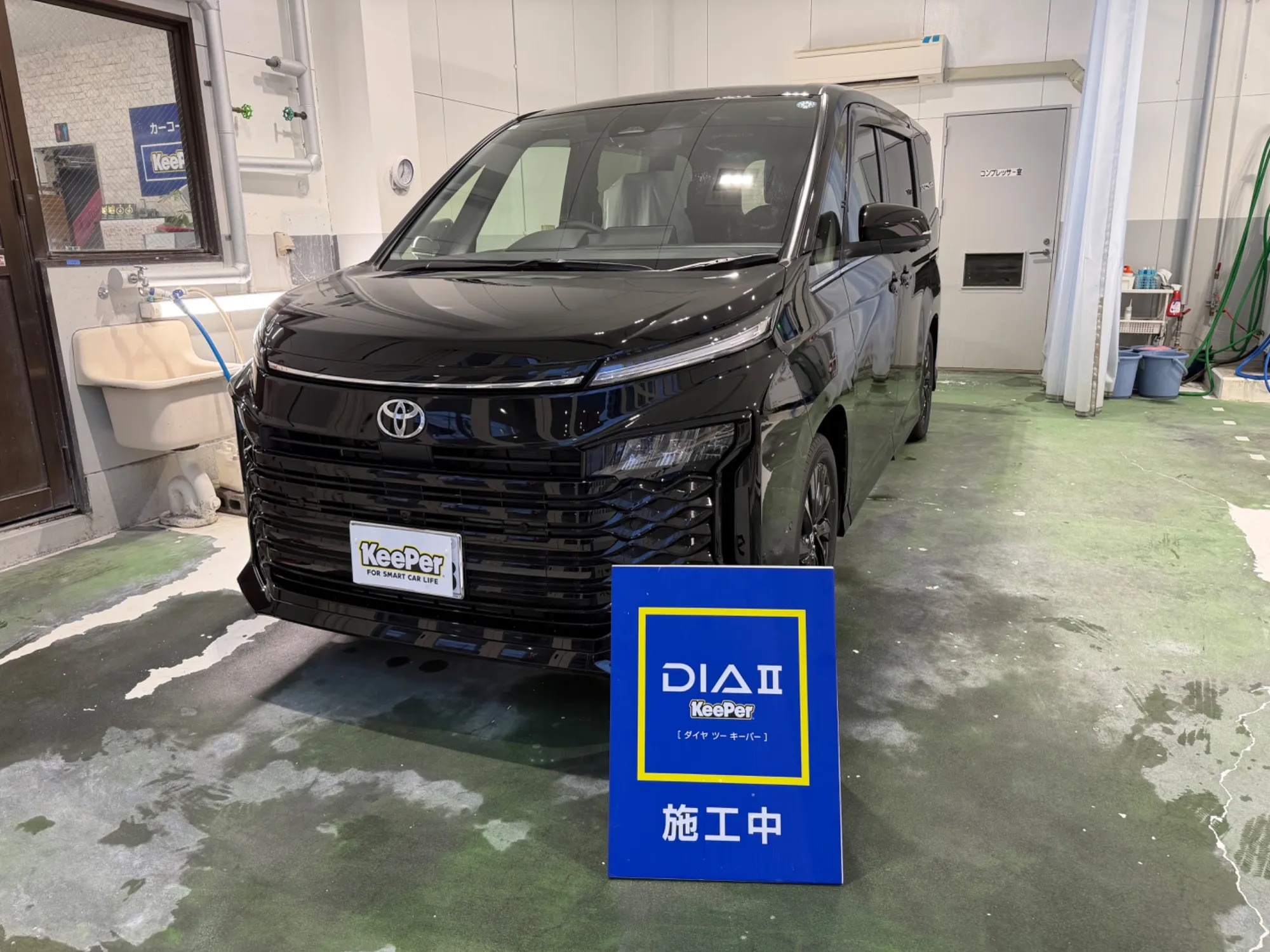 トヨタヴォクシー（ミニバン、新車、ブラック・濃色系）へのダイヤⅡキーパー施工事例