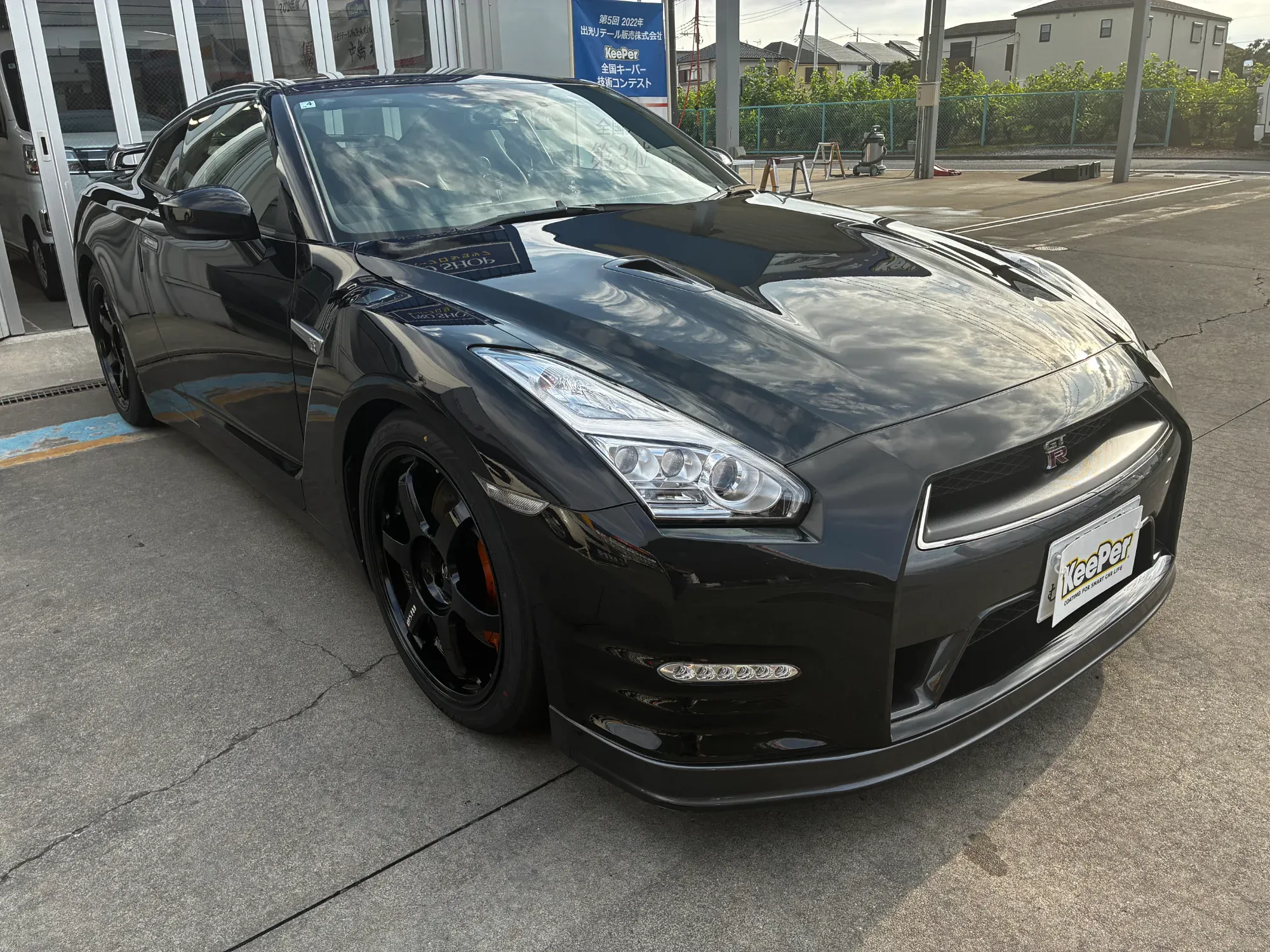 日産GT-RにダイヤⅡキーパーを施工した中古車・経年車のブラック系スポーツカー・クーペのガラスコーティング事例