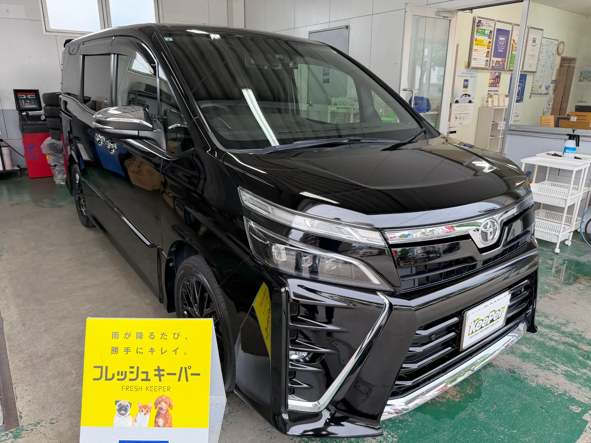 トヨタヴォクシー中古車・経年車へのブラック系フレッシュキーパーガラスコーティング施工事例