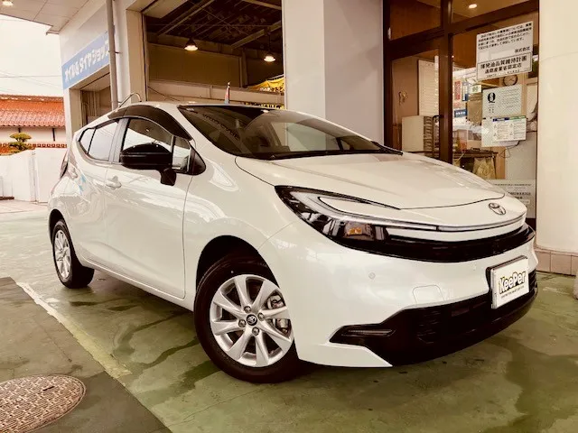 トヨタアクアにフレッシュキーパーを施工、新車のホワイト・淡色系コンパクトカーに最適なガラスコーティング