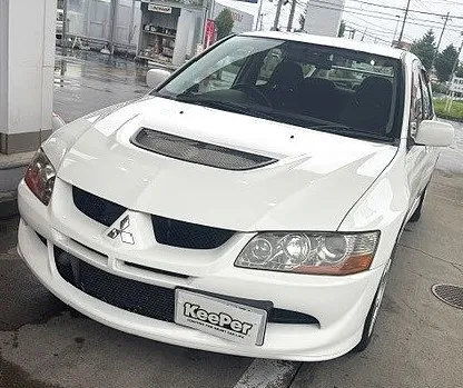 三菱ランサーエボリューションにフレッシュキーパーを施工、ホワイト中古車にガラスコーティング