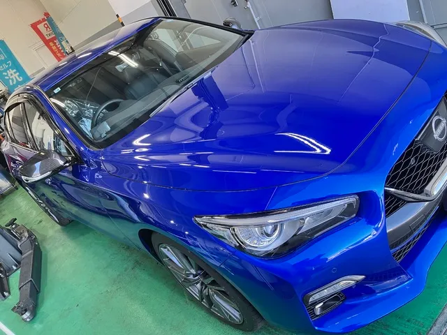 日産スカイラインのフレッシュキーパー施工例、セダン向けガラスコーティング。