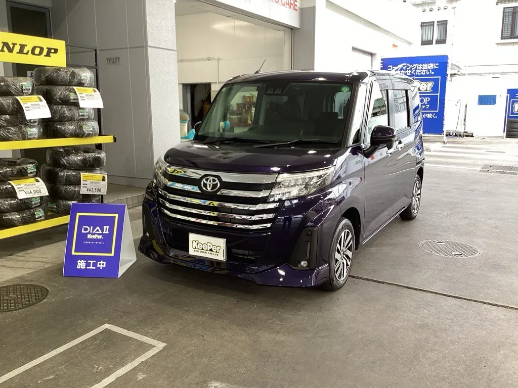 トヨタ ルーミーへのダイヤⅡキーパー施工事例、ブラック・濃色系コンパクトカーのガラスコーティング