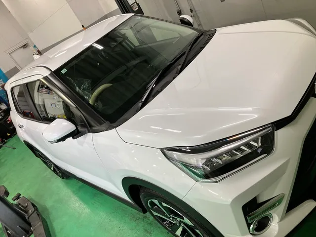 トヨタライズにダイヤモンドキーパー施工、SUV新車ガラスコーティング事例