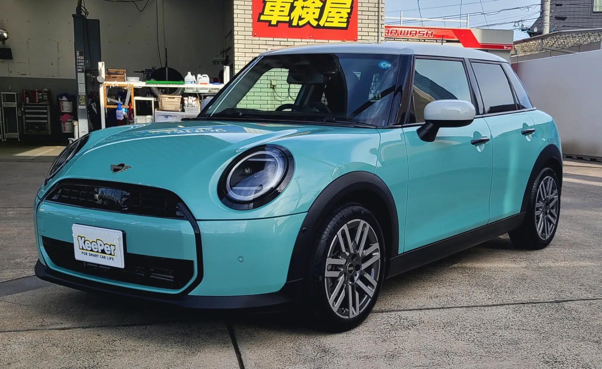 ミニミニクーパーにダイヤモンドキーパー施工、スポーツクーペ中古輸入車の他カラー事例