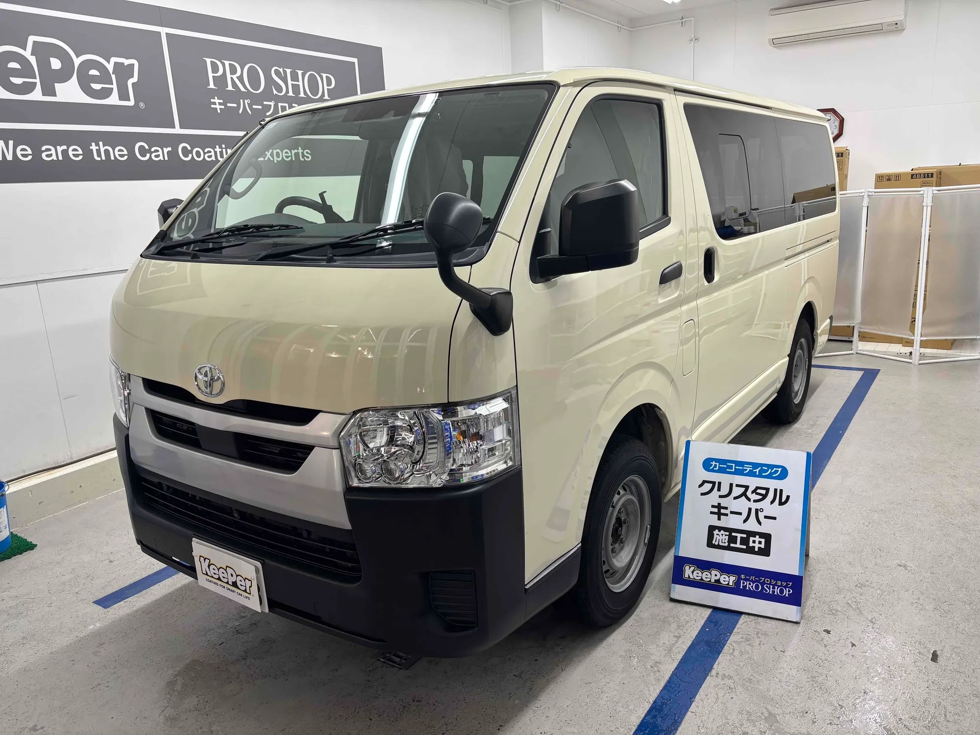 トヨタ　ハイエースのカーコーティング施工事例