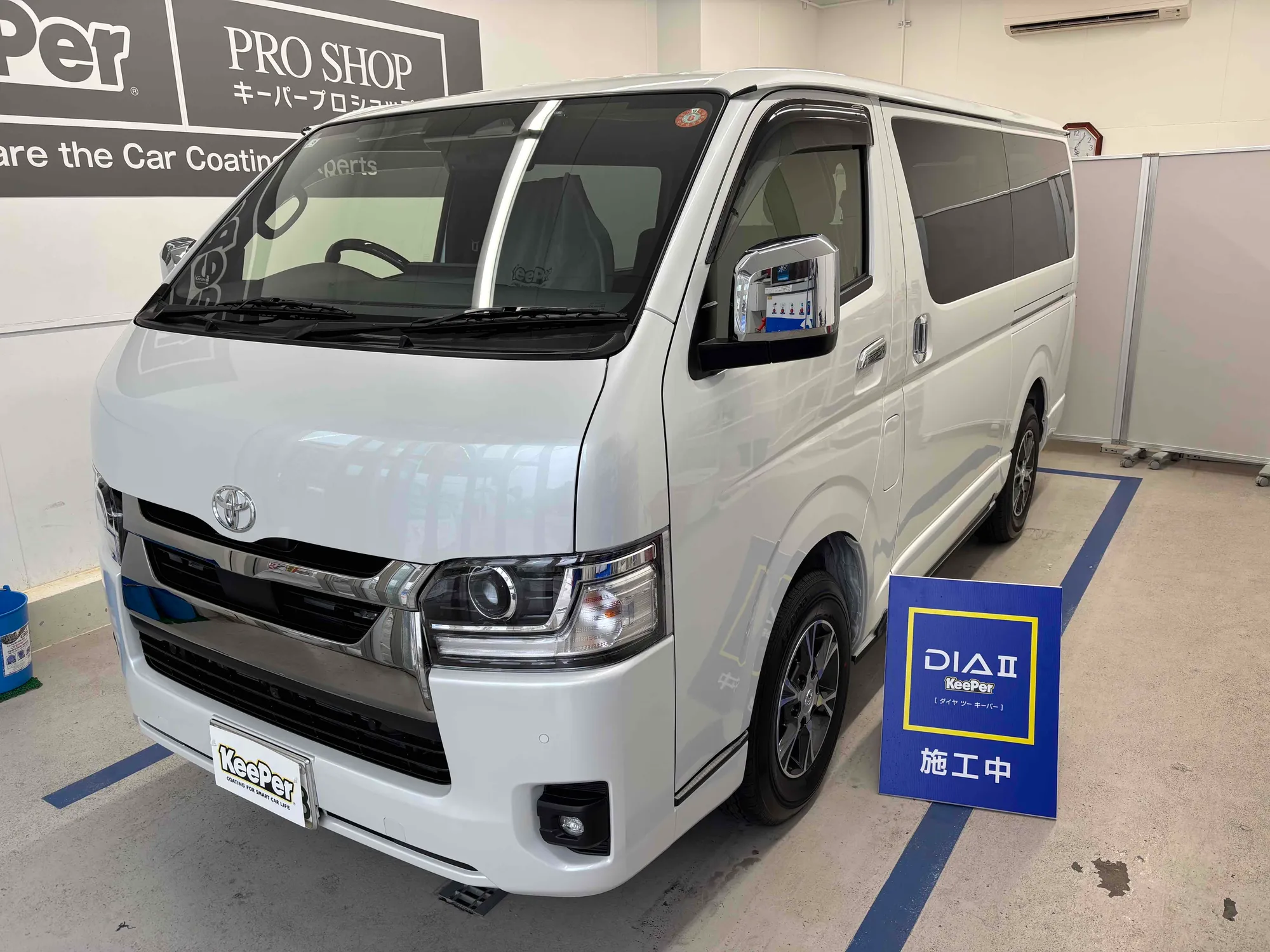 トヨタ　ハイエースのカーコーティング施工事例