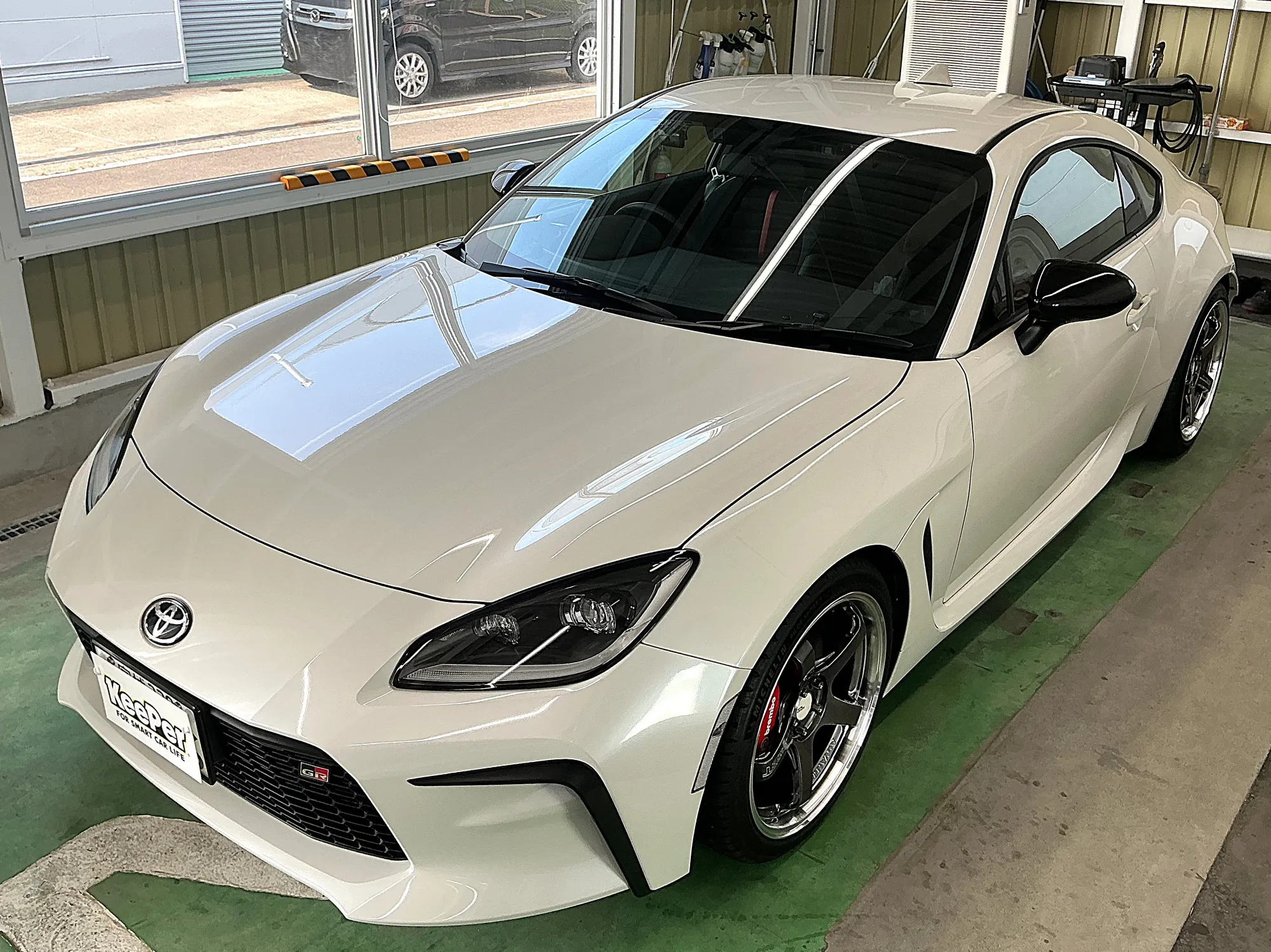 トヨタ GR86 ホワイト系へのダイヤⅡキーパー新車コーティング施工事例