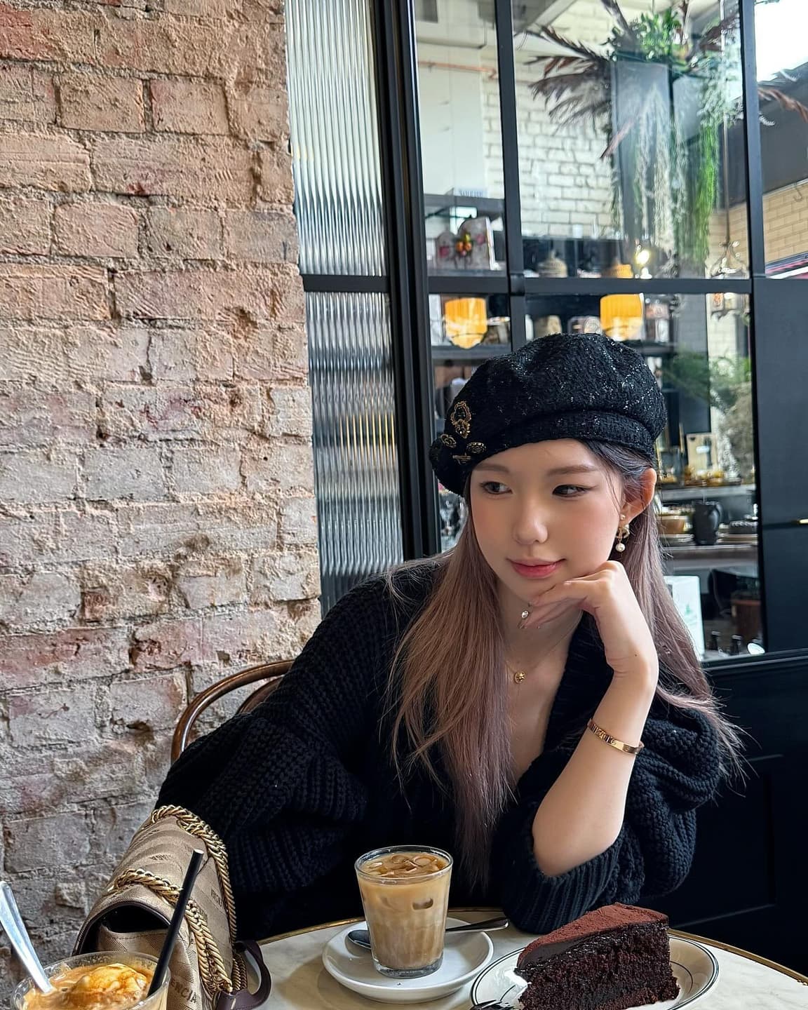 Berets are always the GOAT 🕵️ 2