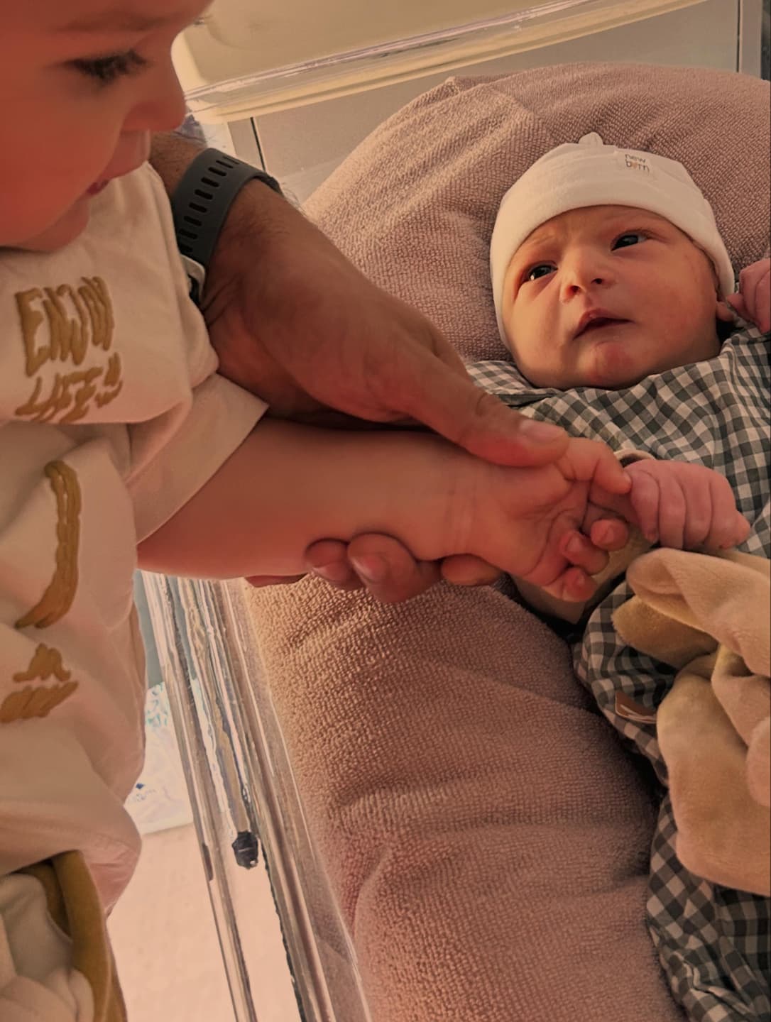 Elias is here 3