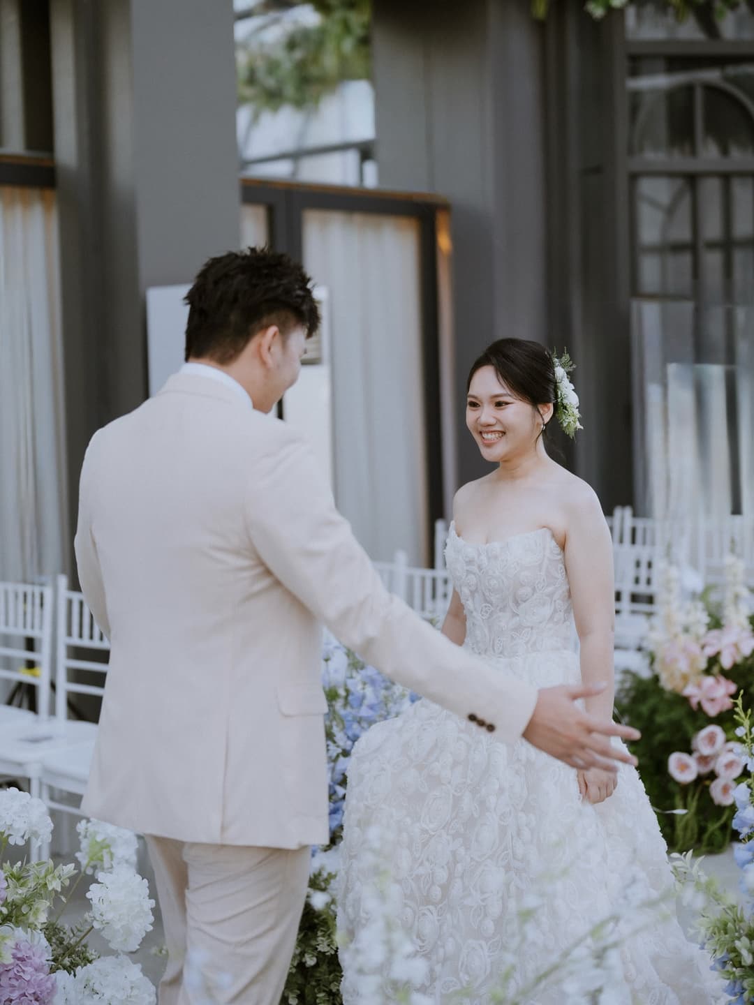 First look wedding moment 3