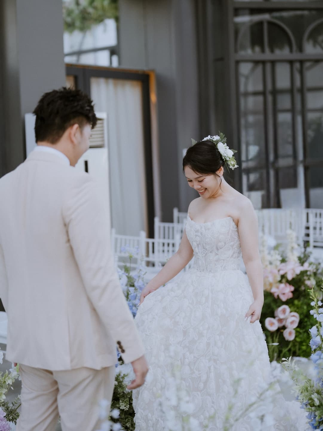 First look wedding moment 4