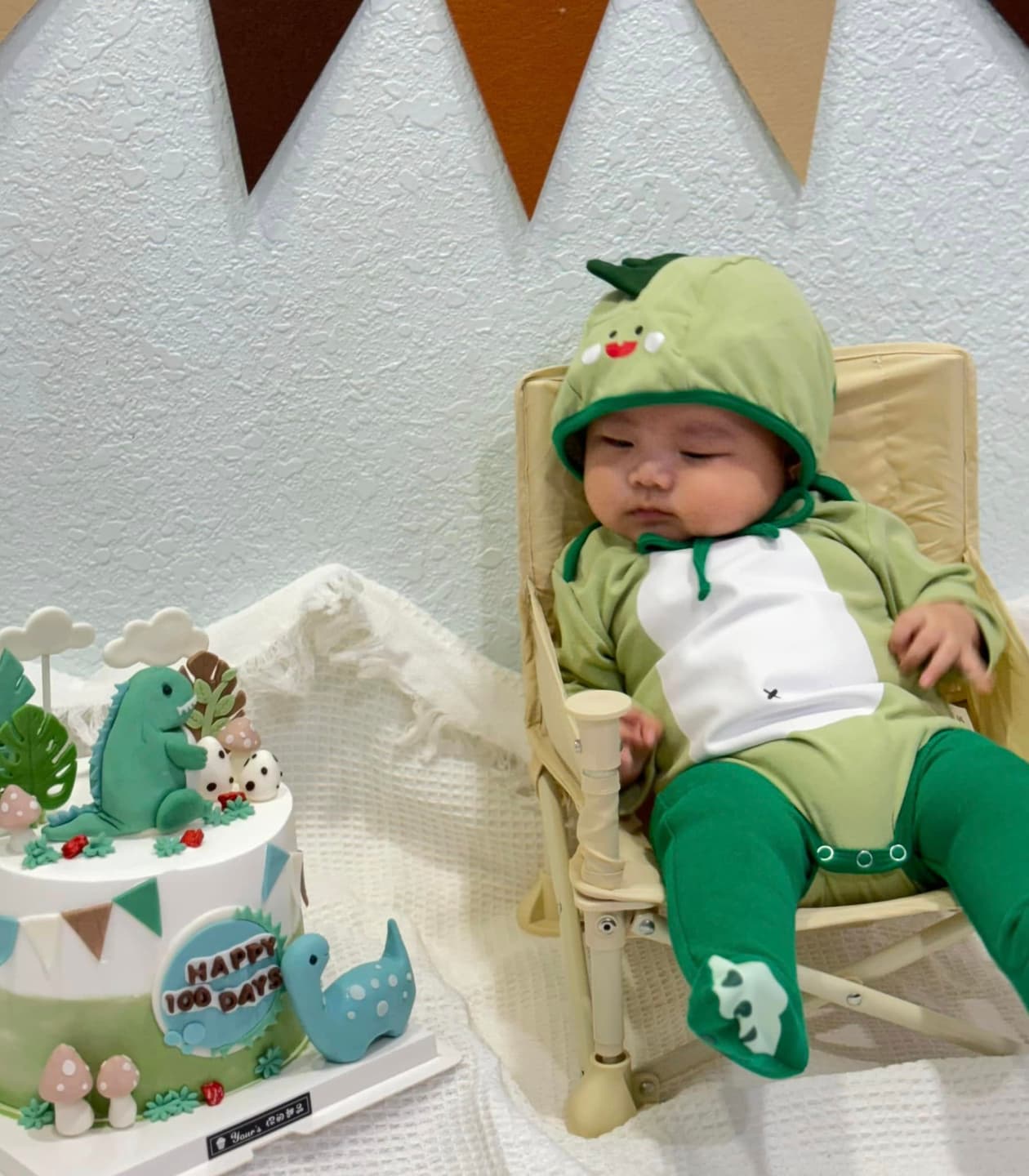 Little Dinosaur 100-Day Photo Share 3