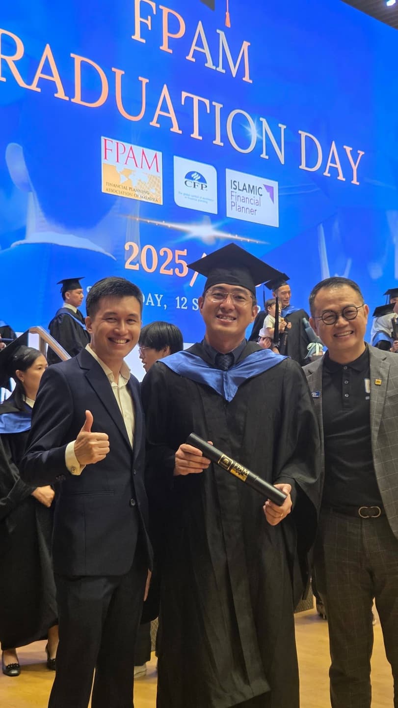 Graduated successfully! My journey to becoming a financial advisor