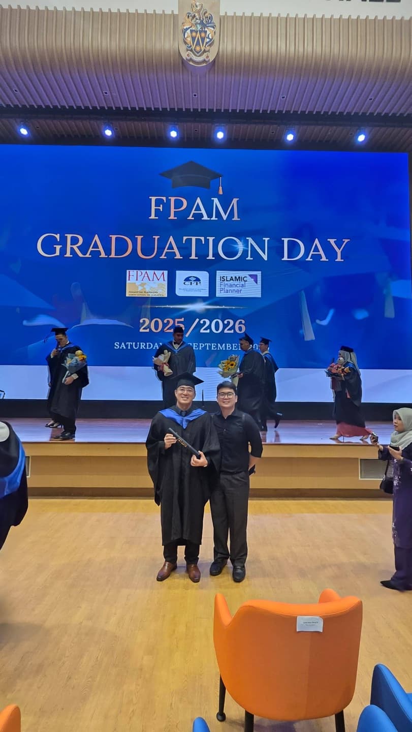 Graduated successfully! My journey to becoming a financial advisor 2