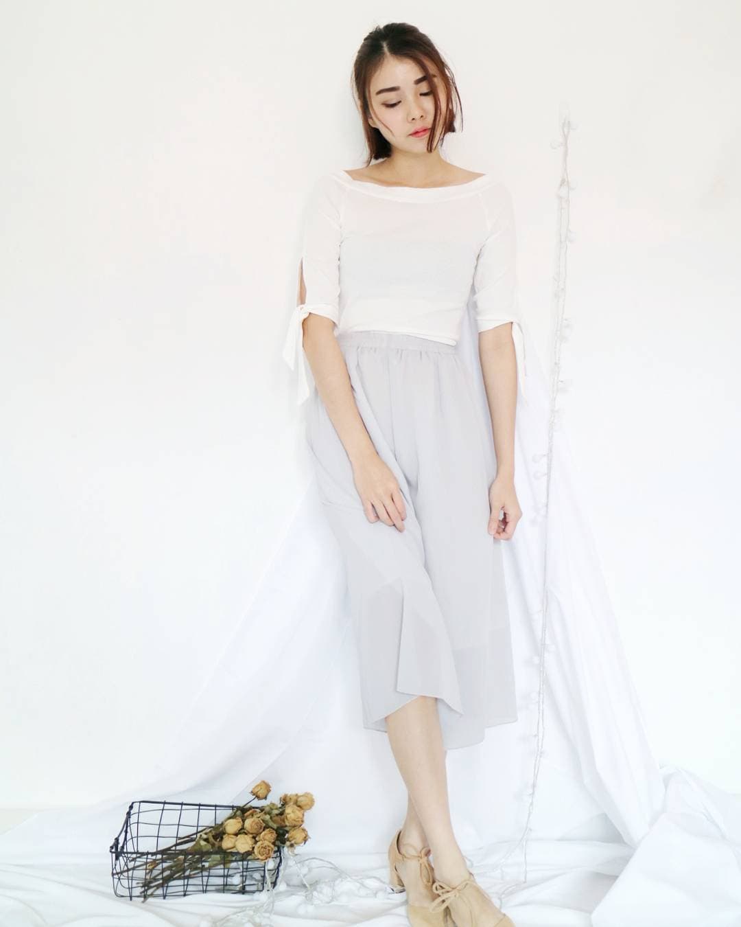 Grey wide-leg trousers outfit share 2