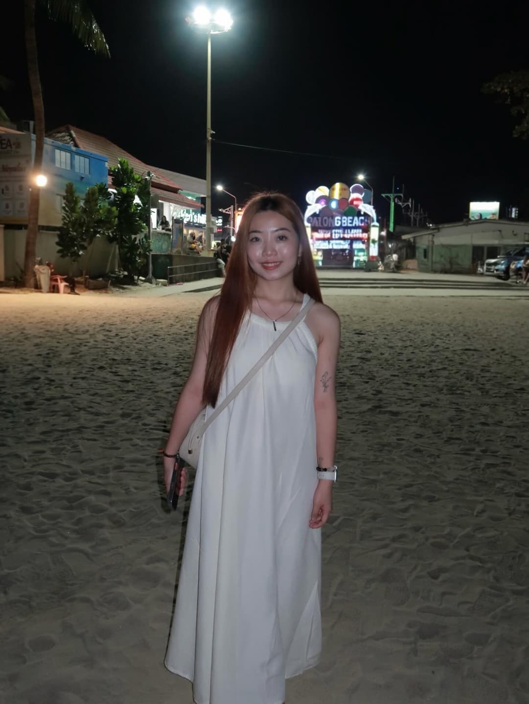 The night is gentle, the sea breeze is just right ✨🤍 2
