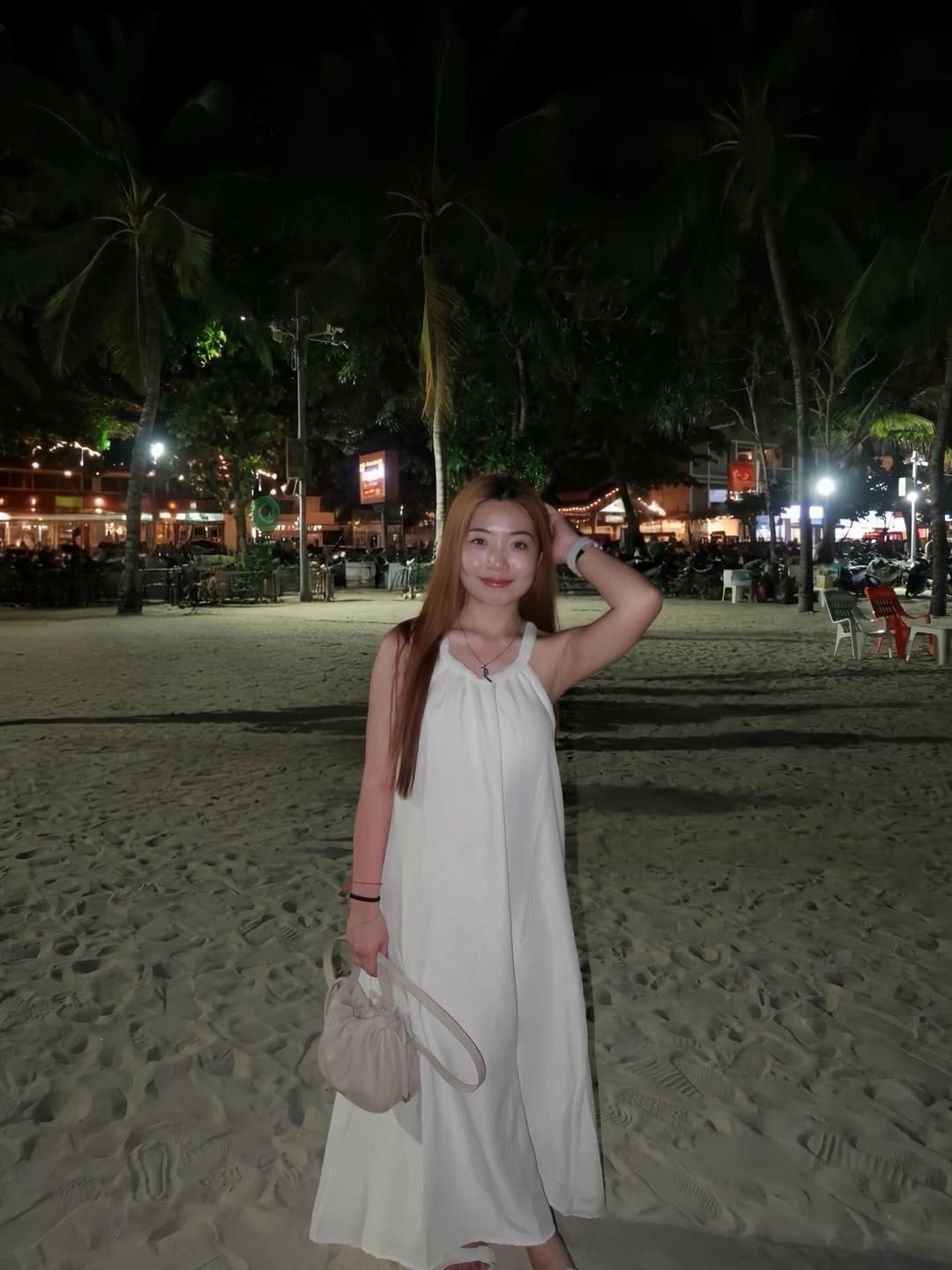 The night is gentle, the sea breeze is just right ✨🤍 3