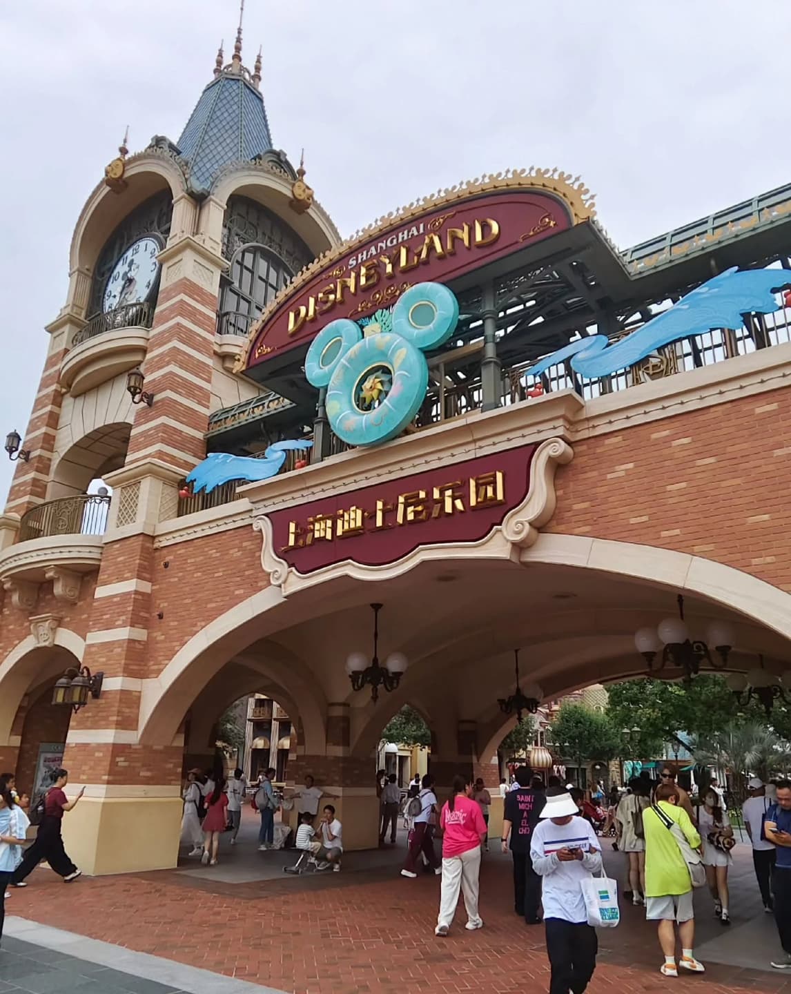 Small fragments of Shanghai Disneyland 4