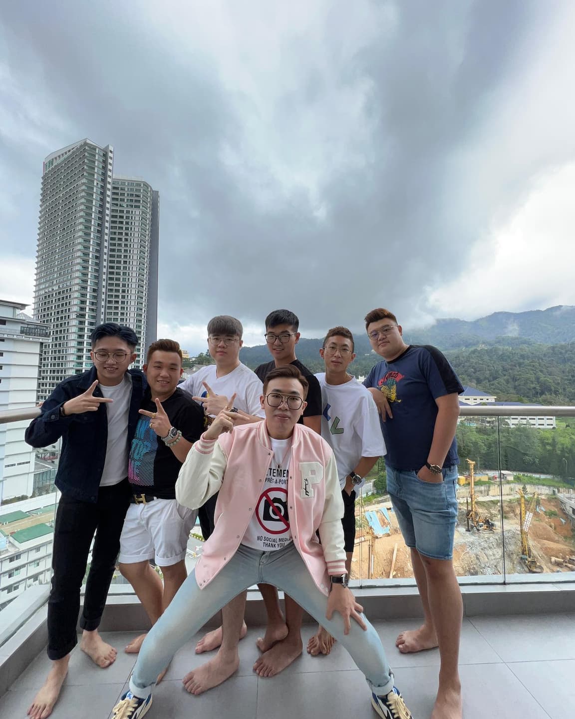 We'll meet again at the peak of the mountains. 3