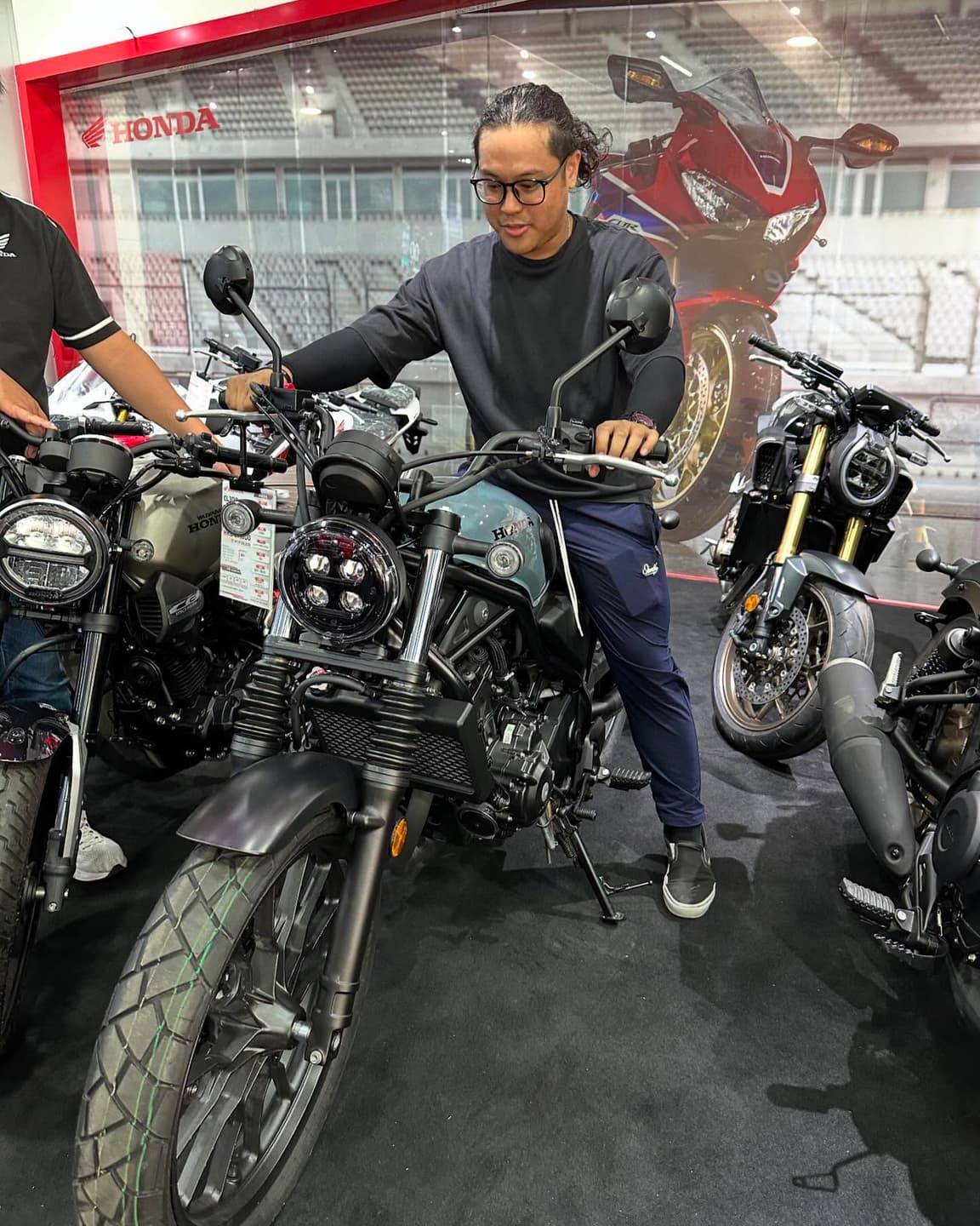 Hornet vs CL300 Comparison Photos 4