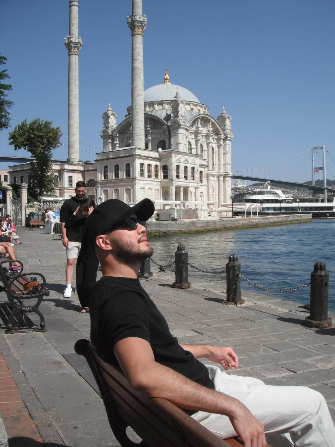I'm looking for a mosque to pray at. Does anyone know of one nearby? 3