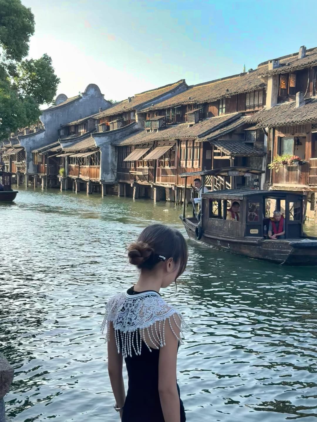 It's the little bridges, flowing streams, and homes from the books 🛶 4