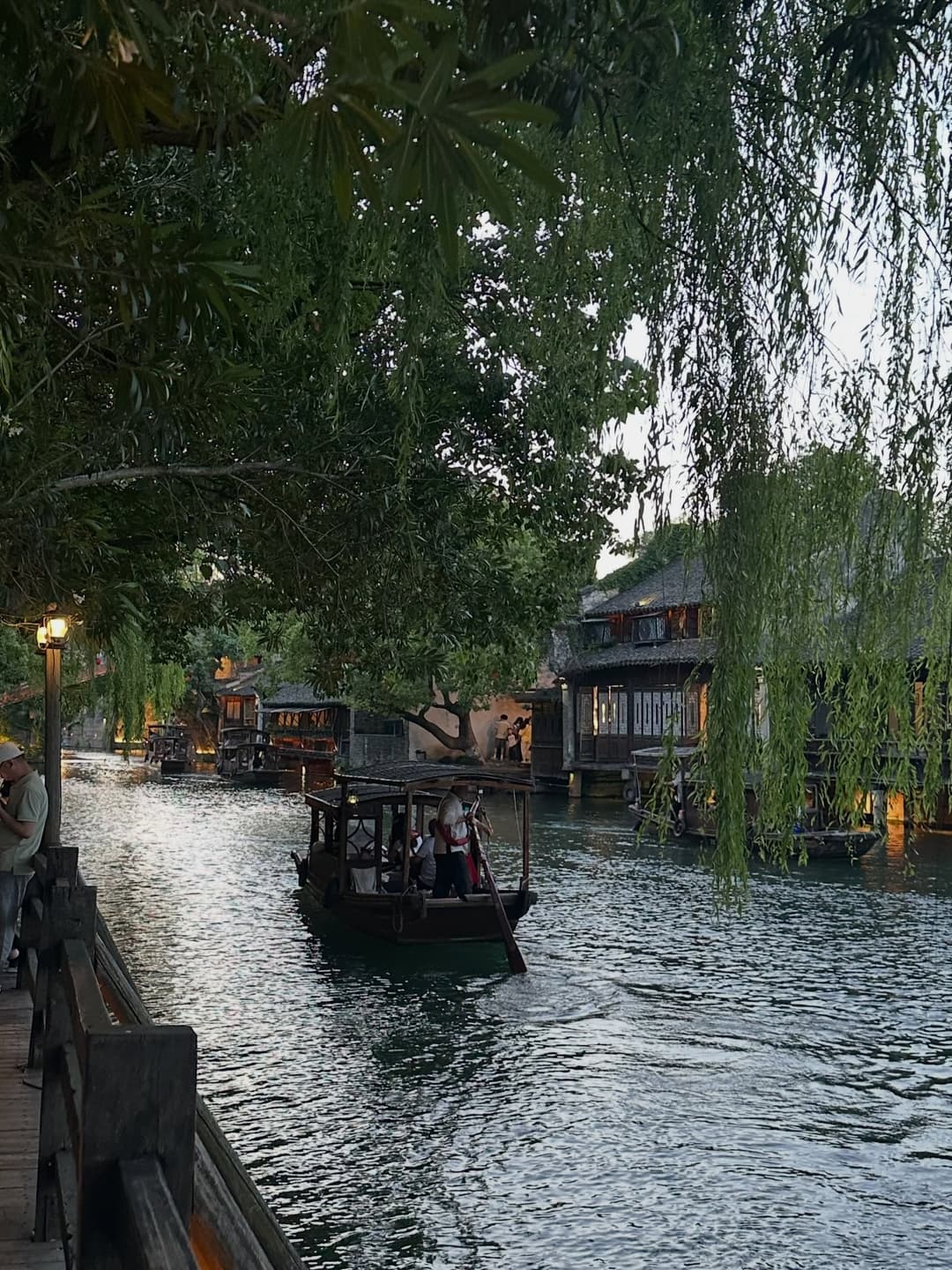 It's the little bridges, flowing streams, and homes from the books 🛶 5