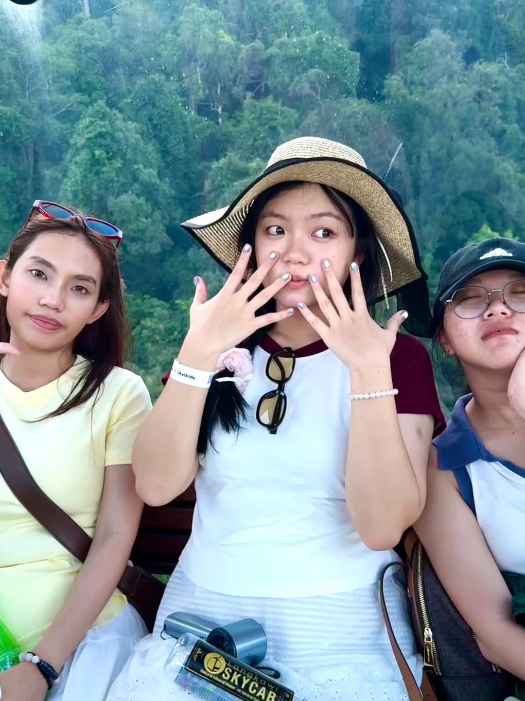 A Waste of a Child's Outing with Parents 5