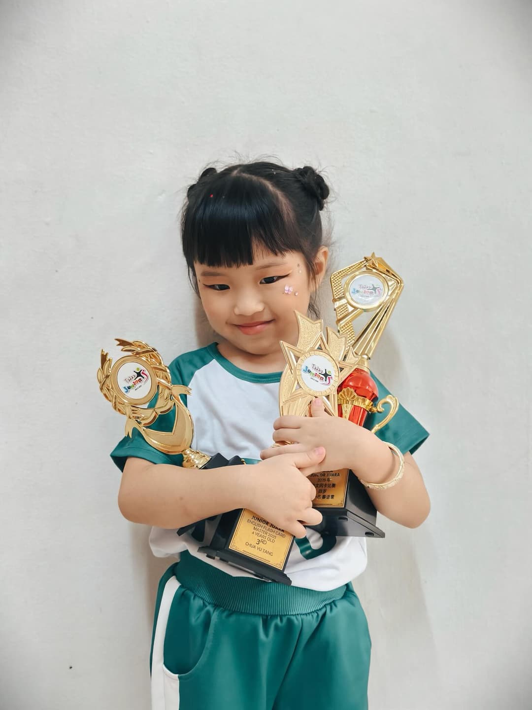 Tangtang's little sister graduated at four years old