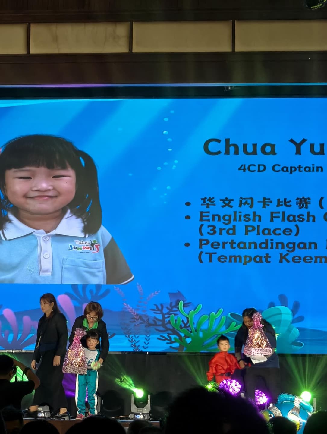 Tangtang's little sister graduated at four years old 8
