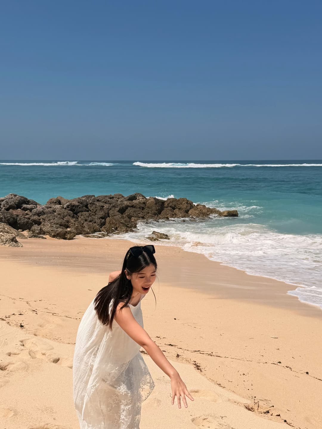 Hey everyone, I'm looking for some awesome beach and nature spots! Think beautiful rocks 4
