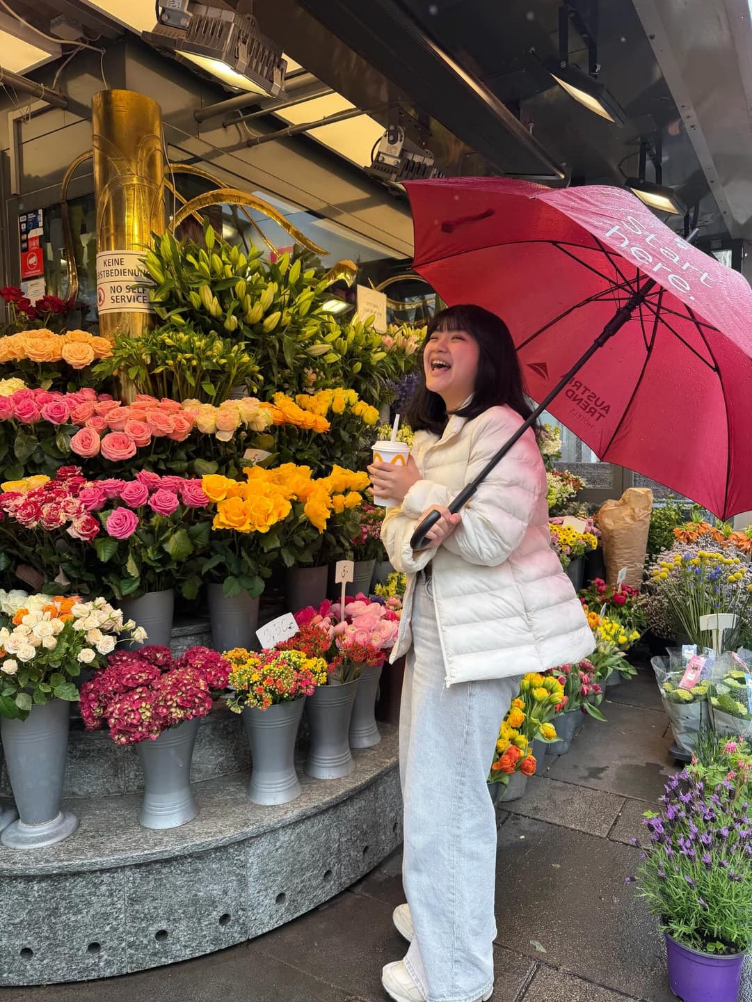 🙋🏻‍♀️💐🌭❄️🎵 3