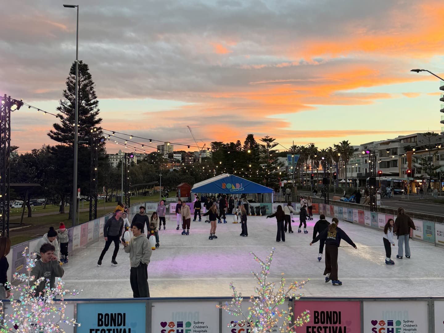 ❄️ ⛸️ ☃️ 🩵 🌊 🦭 🎡 🫎 🌇 🌅 🚏 🎸 ✨ 🐦 🌴 🐧 🏄 🏖️ 📸 👣 2