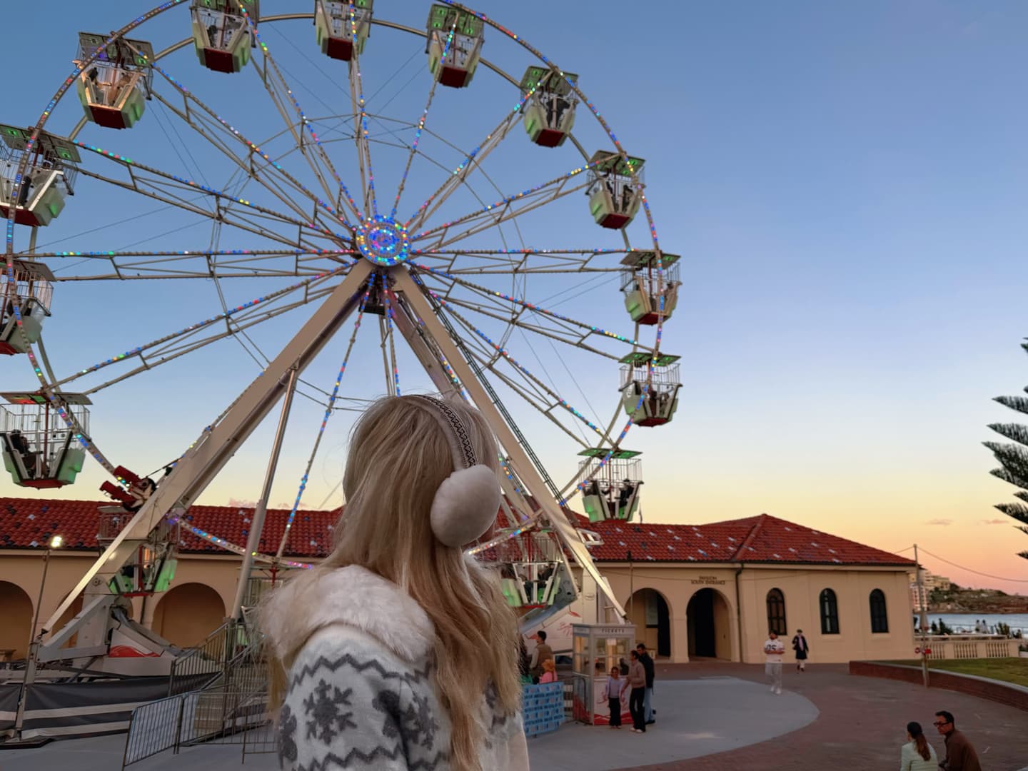 ❄️ ⛸️ ☃️ 🩵 🌊 🦭 🎡 🫎 🌇 🌅 🚏 🎸 ✨ 🐦 🌴 🐧 🏄 🏖️ 📸 👣 7