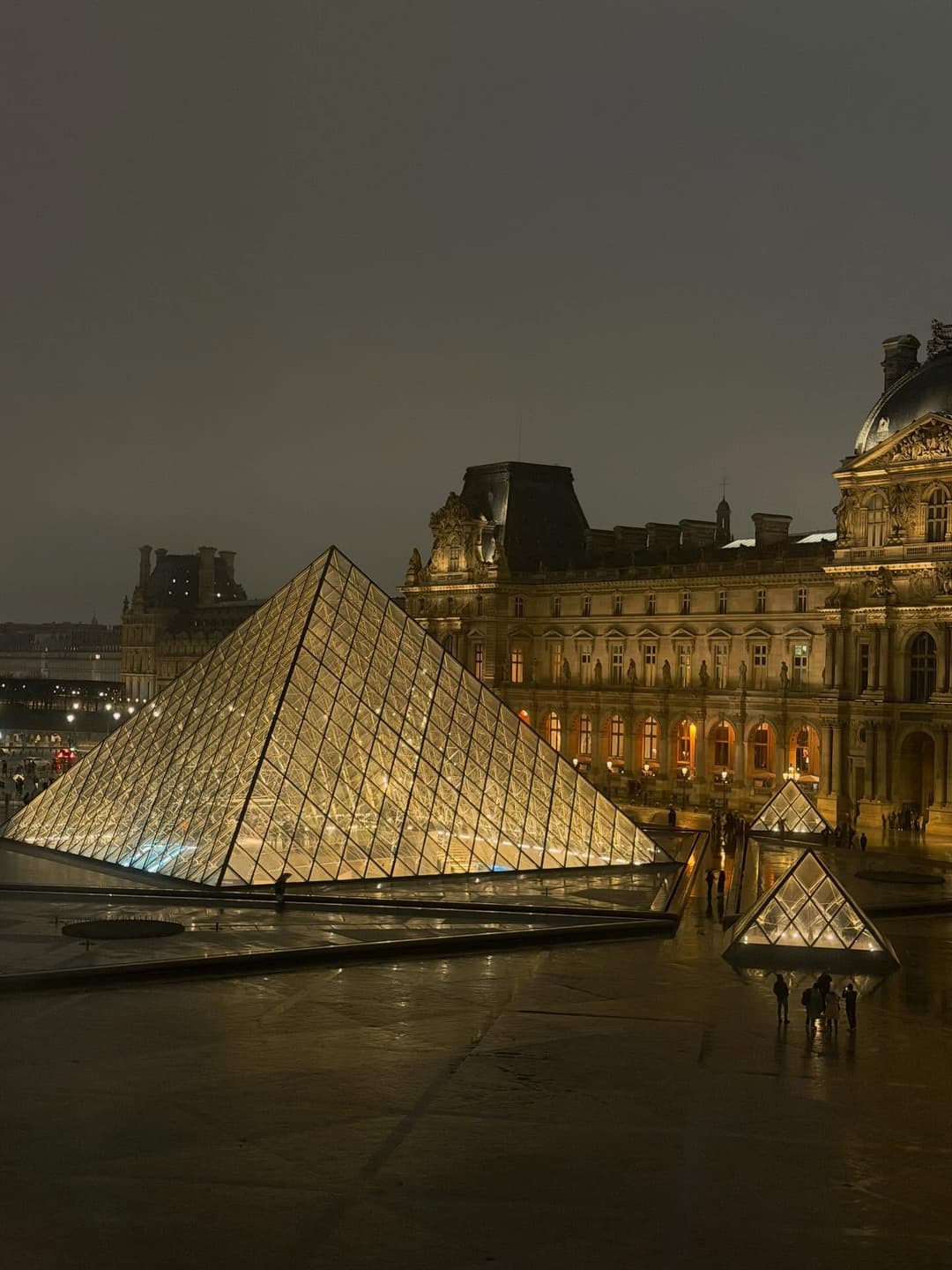 What's romantic Paris without you? 6